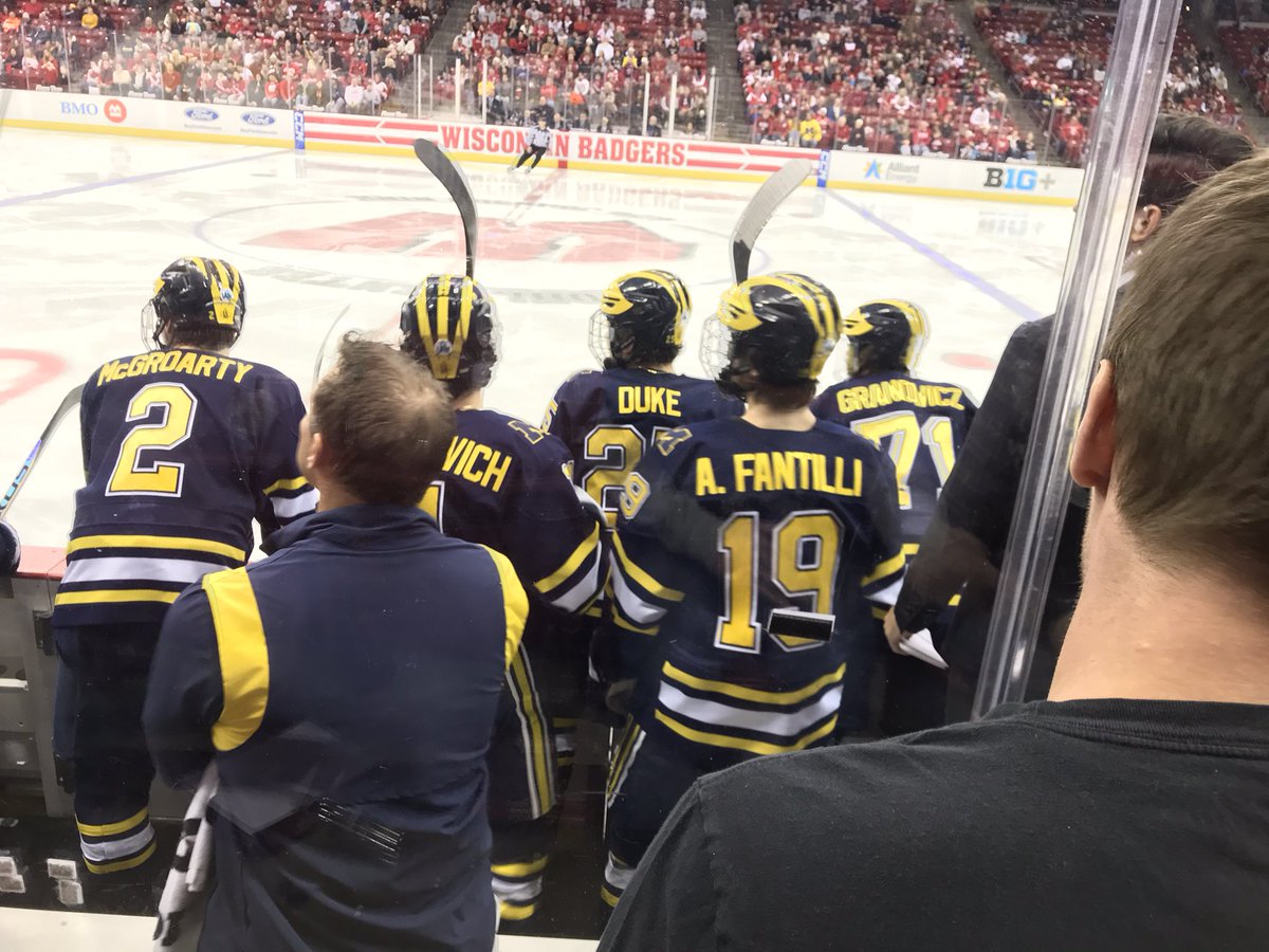 Imkingofdetroit's tweet image. #GoBlue 〽️🏒 #Fantilli #19