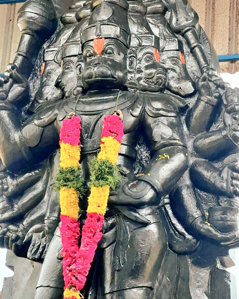 Nehaagarwal_97's tweet photo. बजरंगबली की प्रातःदर्शन भक्तम् गोविंदा...🙏🚩 https://t.co/4HQbduX2T2