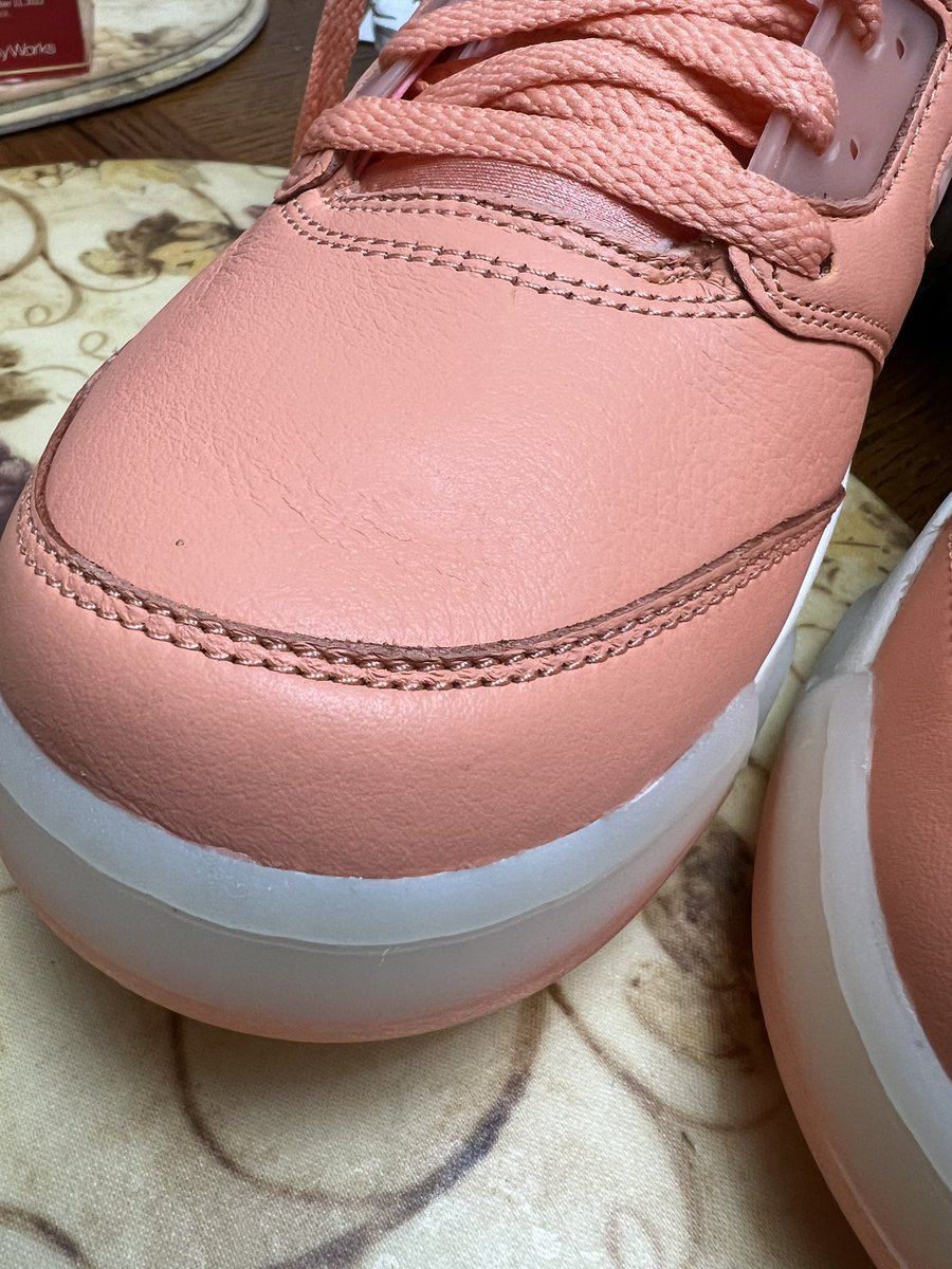 Shmigoo's tweet photo. @snkr_twitr shoes come with dimples now?? https://t.co/iuf11w8khf