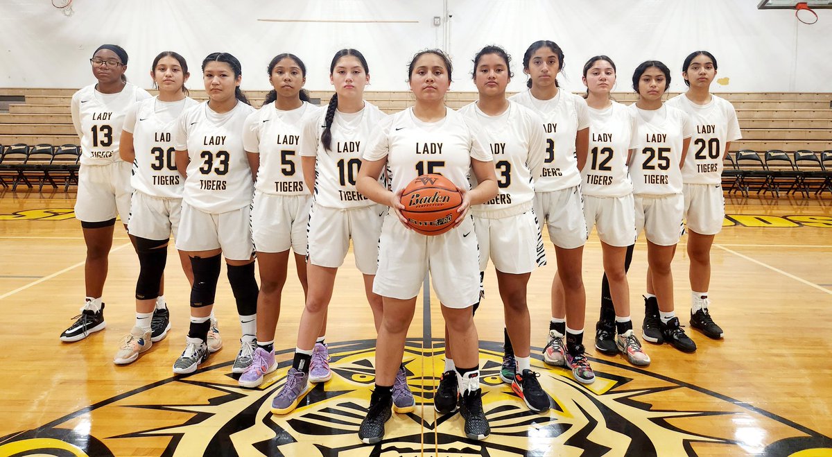 GOOD WIN TONIGHT LADIES! GRIND DON'T STOP! KEEP AT IT! <a href="/SpringWoodsHigh/">Spring Woods High</a> <a href="/CoachAikens/">Coach Aikens</a> <a href="/sbisdathletics/">Spring Branch ISD Athletics</a> #nothingtolose #teamwork #focus 🖤💛🖤🏀😁💪🏾