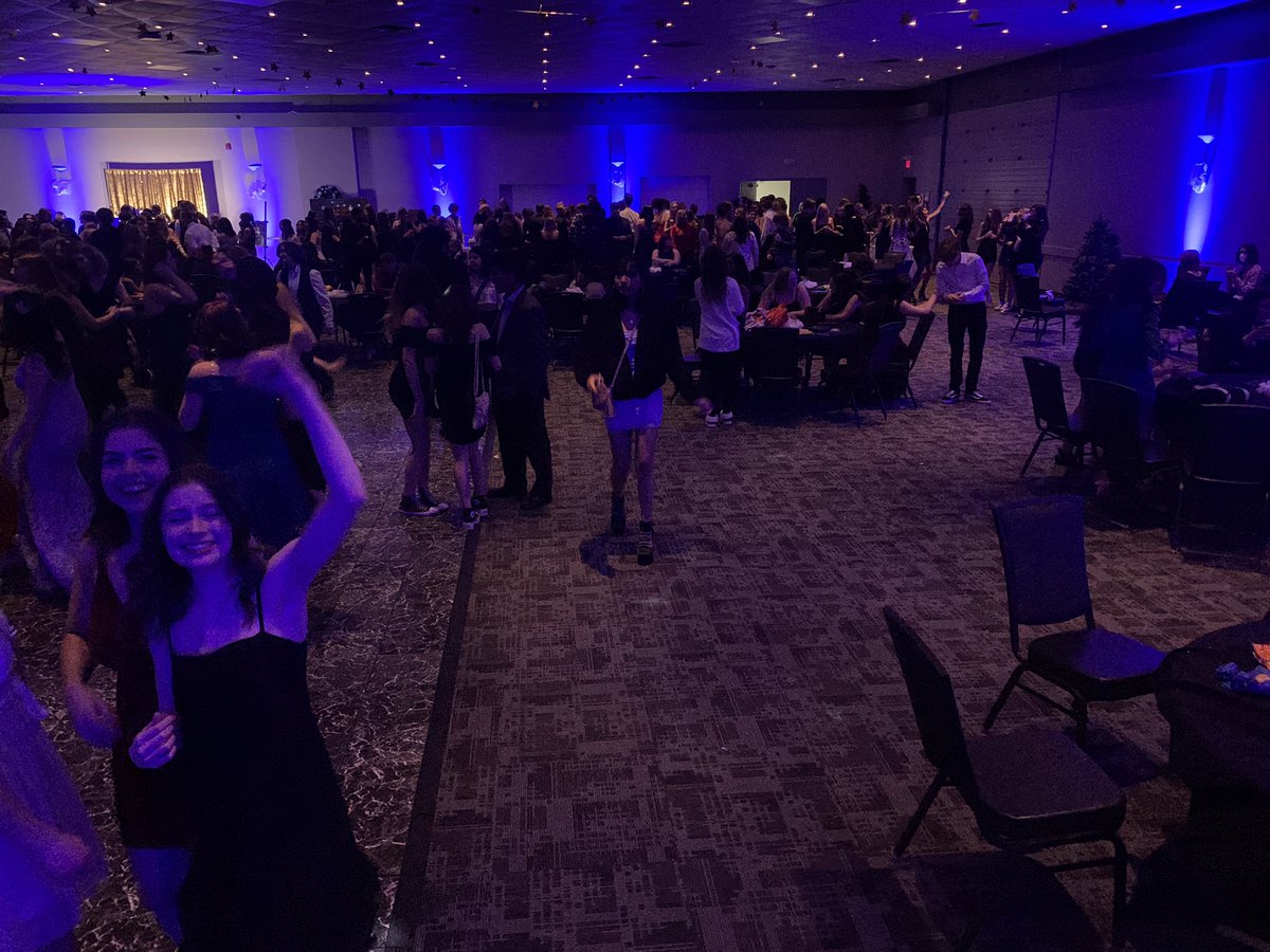 roscoeda's tweet photo. Awesome - 400 kids.
I missed normal
 #hhhs winter formal https://t.co/aWV3RVGQna