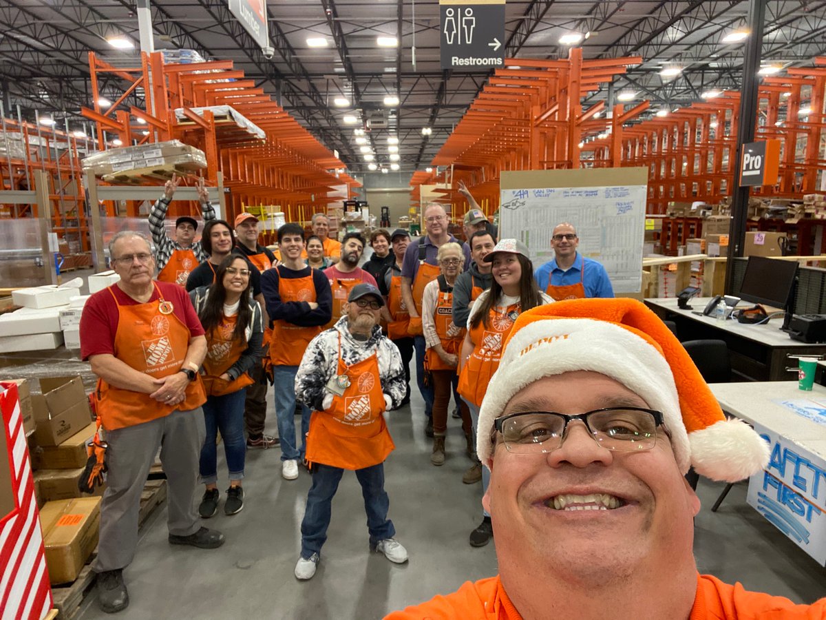 Having a closing meeting thanking the team for all the great things they are doing!! So proud of this team!! Great things are coming!! 
#Team419 #TeamWorkMakesTheDreamWork <a href="/GPsharkz/">george page</a> @monikav2015 @SASM0417 <a href="/oliveoil818/">Kerry</a> <a href="/JasminSTHD/">Jasmin Santos</a> <a href="/ianshelton89/">My Info</a> <a href="/D66Celest/">Sheldon Celestine 🇹🇹🇺🇸</a> <a href="/cat_thanner/">Cathy Thanner</a>