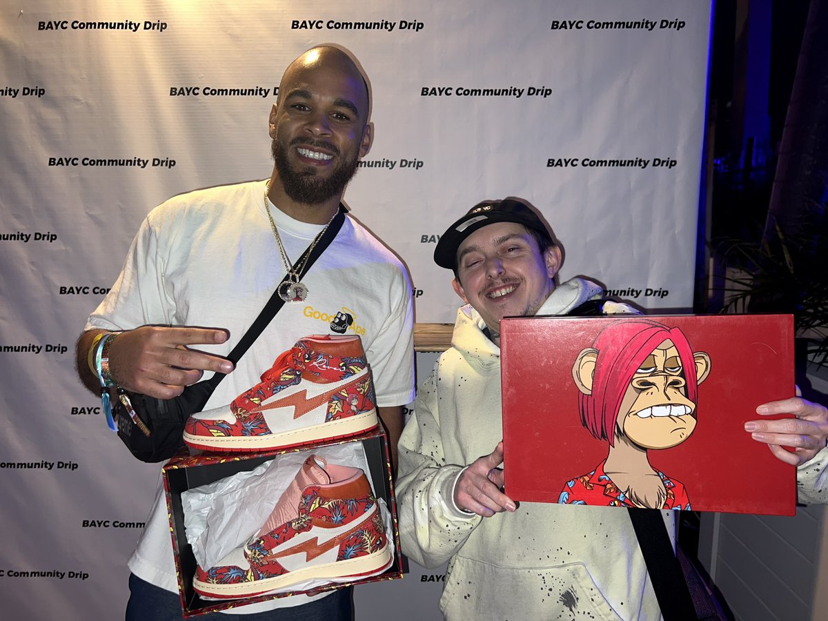 franalations23's tweet photo. Epic night at @TheOtherBlock! Congrats to the sneaker giveaway winner! And shout out @CryptoGarga for taking a pic with @dynalations and I 😁🤘🏻 https://t.co/MOECi66Hre
