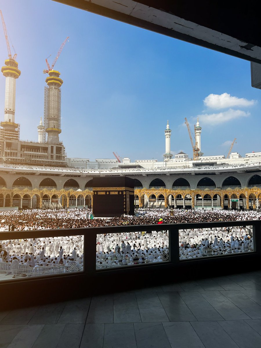 DHMM1Fo's tweet photo. يارب اجعل ما انا اسعى إليه ، يسعى إليّ و قرّبلي اياه و يسّر السبل له و سخّرلي فيه و سخّرني و أجعل لي فيه اوفر النصيب https://t.co/2pM4eox2M3