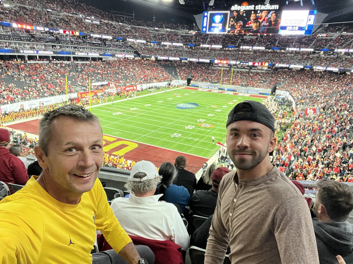 Marswright's tweet photo. #pac12fcg https://t.co/L9mjI7K9io