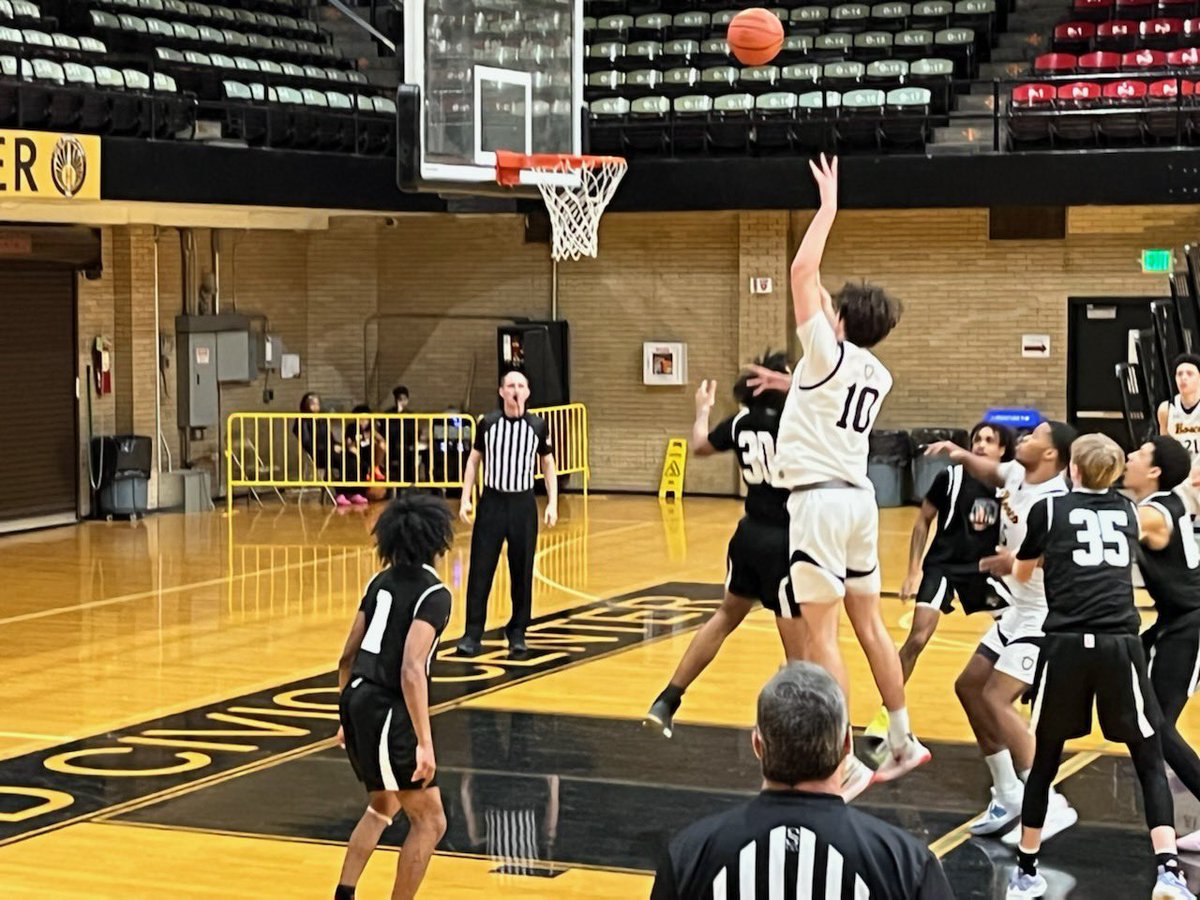 The Dons with a 88-78 win over a tough, hard playing Indiana Elite Prep. 6’10 Jack Mahoney lead the way with 26 points(2-2 from 3),13 rebounds and 5 blocks! 6’4 guard Anthony McGhee added 20 points and 4 assists. We are Bosco!