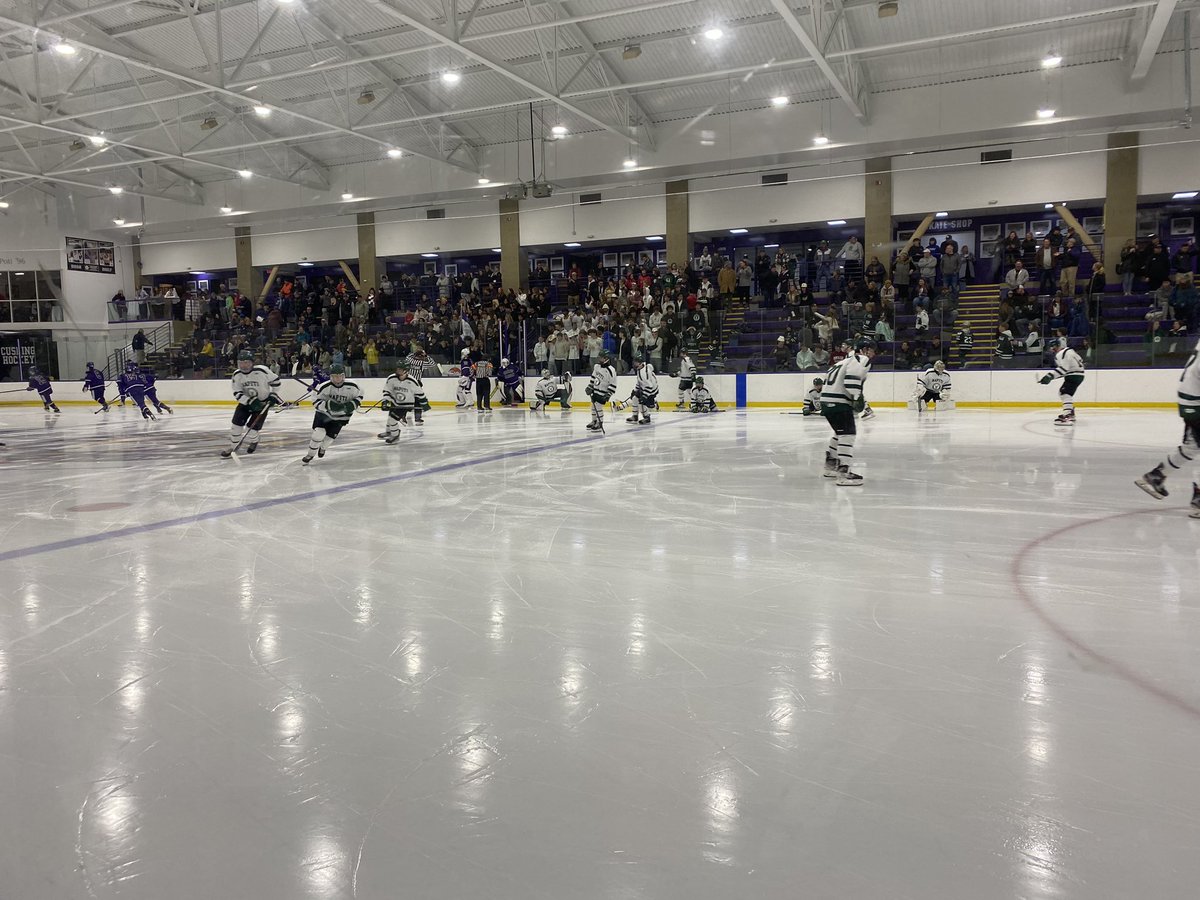 Tonight was everything a NEPSAC hockey game should be. Great crowd, high intensity, and a flat out battle. #buildingtheculture #Nostepsback @hockey_winch @CushingBHockey