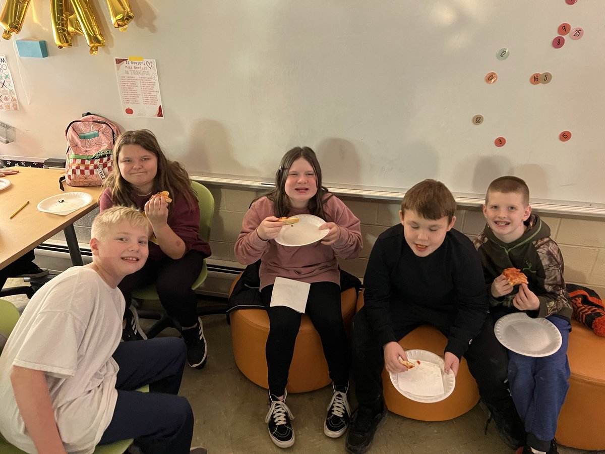 Our class earned a pizza party for responsible behavior. Now that’s the FAIRFAX SPIRIT ♥️👍🏽🍕