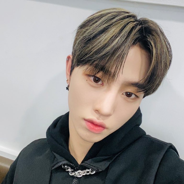 Mariah Carey mentions her love for #DRIPPIN Lee Hyeop’s vocals.