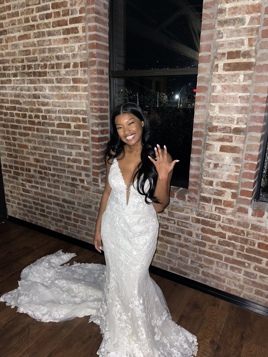 sallymccabe50's tweet photo. Nothing beats a teammate wedding. Congrats Mrs. Gilbert, you are absolutely stunning!!! 🤩 https://t.co/BfqXqSy3ur