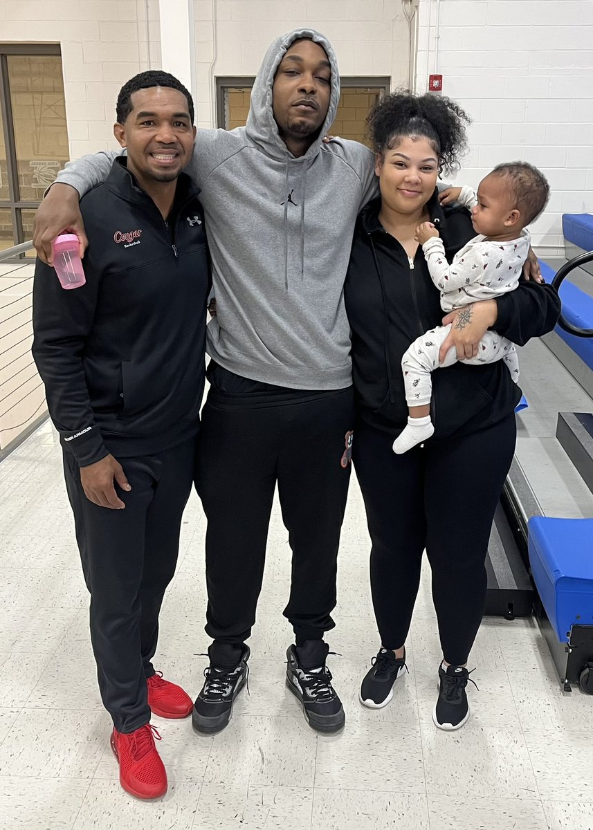 GeauxWithTheFlo's tweet photo. B Edwards & Family! β€οΈπ₯°β€οΈ
#BestSuccessStoryEVER
#MicDrop
#VeltBoy https://t.co/BTYFuEgtqh