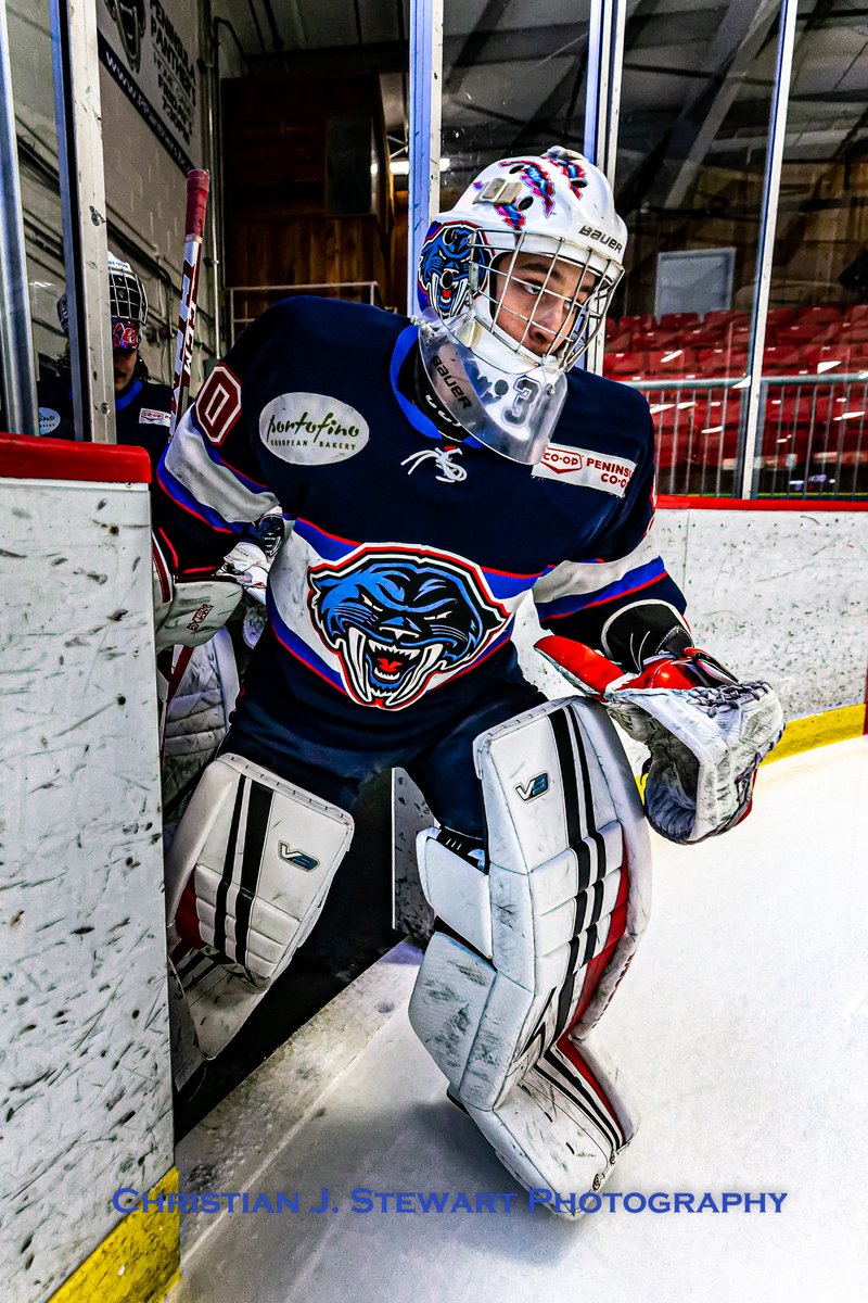 ppanthersvijhl's tweet photo. Warm-ups are over and we are minutes away from @VIJHL hockey action between the @ppanthersvijhl  and the visiting @IslandersKP. Puck drop at 7:30 pm at @Panorama_Rec https://t.co/M7EVaEtqcH