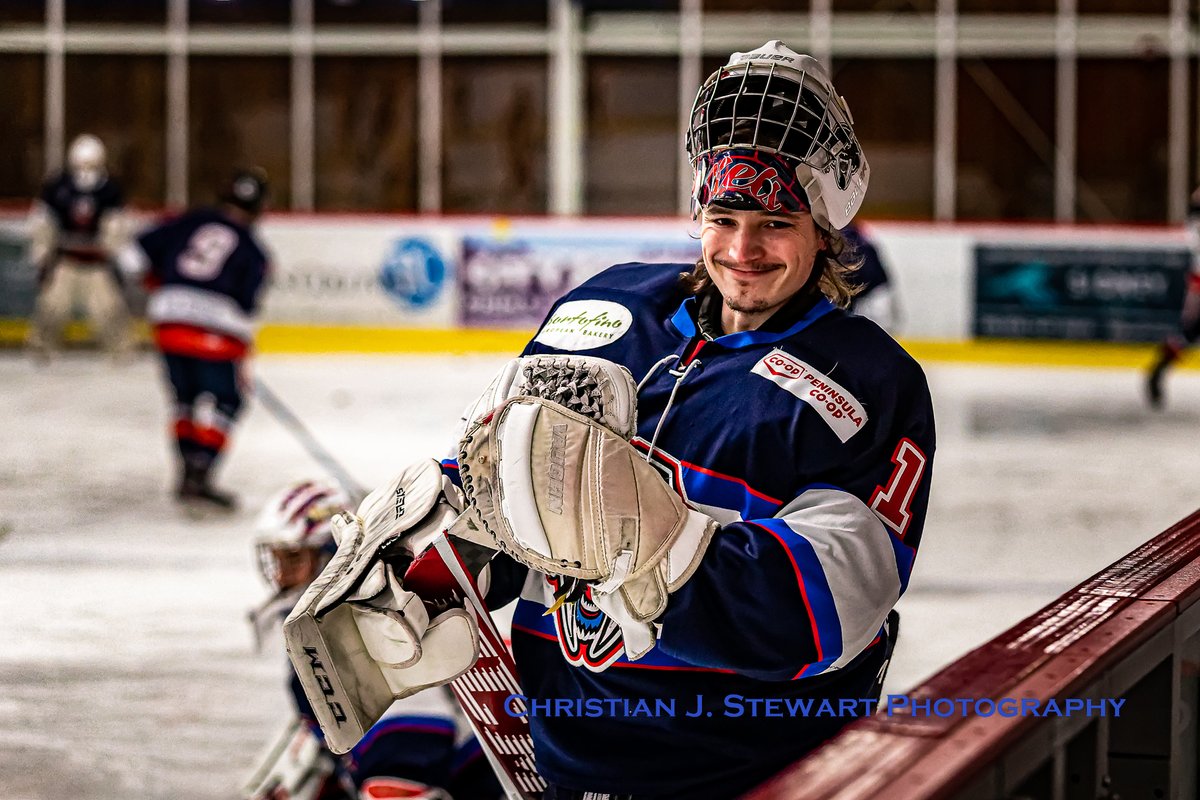 ppanthersvijhl's tweet photo. Warm-ups are over and we are minutes away from @VIJHL hockey action between the @ppanthersvijhl  and the visiting @IslandersKP. Puck drop at 7:30 pm at @Panorama_Rec https://t.co/M7EVaEtqcH