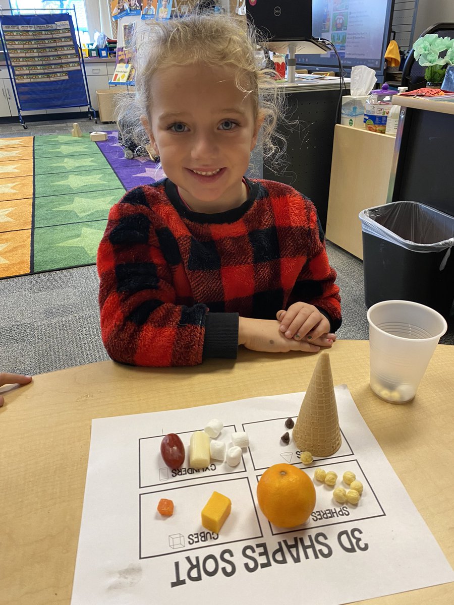 MrsRamosTK's tweet photo. Such a fun day wrapping up our 3D shape unit with an edible 3D shape sort! Cones, cubes, cylinders and spheres @TLSHawks @PVSDCamarillo https://t.co/xtnWhkDJ52