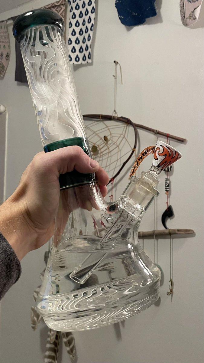 MevsWeed's tweet photo. I nominate the 2nd of December as National Bong Cleaning Day #NBCD #weedholiday https://t.co/WtMnZ4OJQV