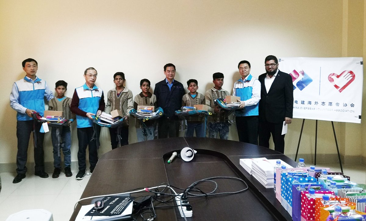 #ABetterPK
The Pakistan Branch Office of POWERCHINA brings school bags and stationery to the kids in Al-Mustafa Orphanage in Karachi, Pakistan, encouraging them to study hard. We wish all the children can grow up healthily with love and hope.
More:bit.ly/3OTR39H