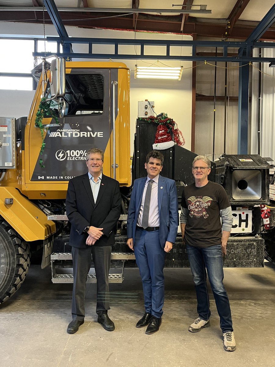 AndrewDowieMPP's tweet photo. This afternoon, I had the opportunity to tour MEDATech Engineering Services in Collingwood with President Robert Rennie and @BrianSaunderson.
All across Ontario, innovators like MEDATech are continuing to #DriveProsperity! https://t.co/WSHFr6LN3H