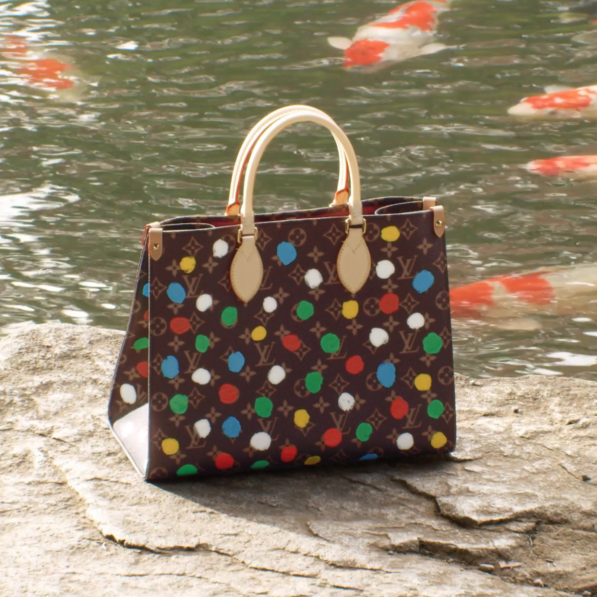 Louis Vuitton on X: Upbeat artistry. In a playful showcase of  #YayoiKusama's signature polka dot motif, the #LouisVuitton Onthego bag  takes on a hand-painted 3D effect. Discover more from #LVxYayoiKusama and  countdown