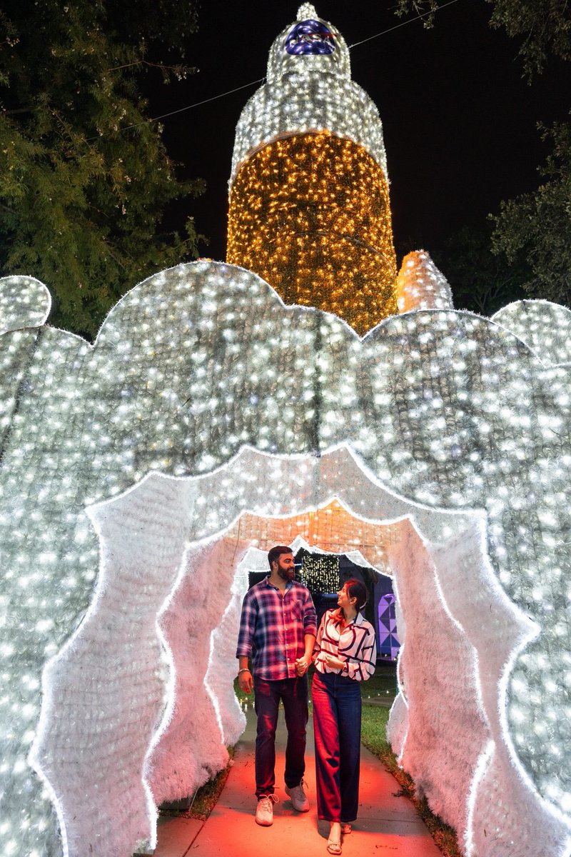 YPHoustonTX's tweet photo. Space Center Houston Galaxy Lights (2022) ❄️🎄✨🚀 

This winter explore the most interactive &amp; technologically advanced light display in Texas

Take a seat and watch their new crystal fireworks experience.

On view through January 1, 2023

🎟: https://t.co/c9W52EpOFx https://t.co/tmZgVUs3uh