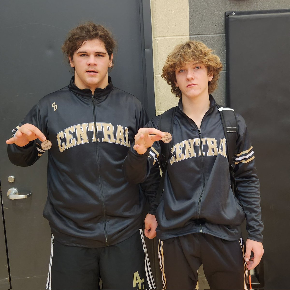Valley Center Results
106 Jayden Coy - 4th Place
120 Isaac Wall - 6th Place
126 Liam Coultis - 5th Place
138 Gage Pfanenstiel  - DNP
144 Jet Thompson - 3rd Place🥉
150 Dalton Osborn-Bawl - DNP
165 Jaycob Brown - 4th Place
HWT Dawson Rodd - 3rd Place🥉