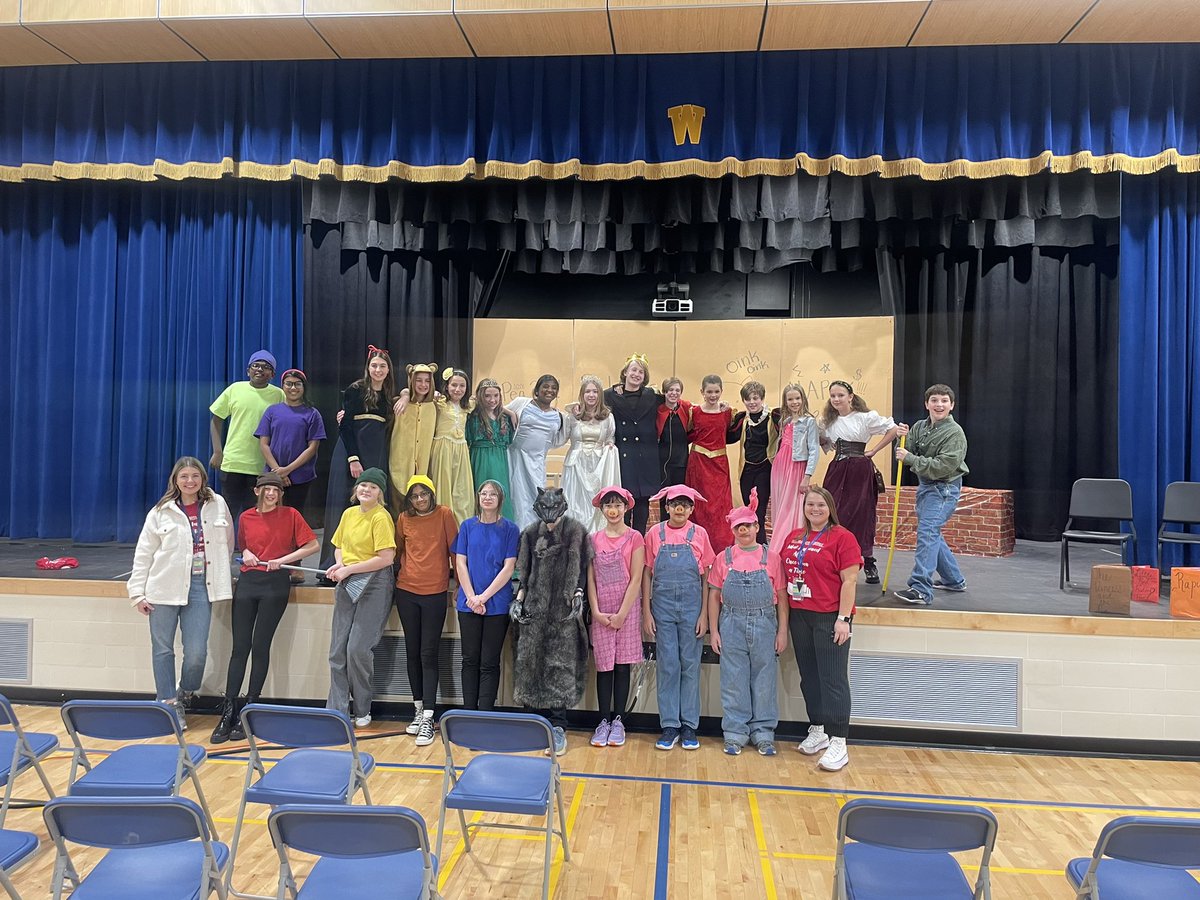 MsCallaway678's tweet photo. The cast of @WayzataWest fall play! Such a fun group to direct ⭐️🎭🎬 https://t.co/RlohZkfiVh