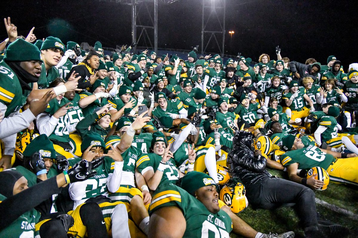 OHSAASports's tweet photo. 🏈#OHSAA STATE FOOTBALL: Congratulations to Lakewood St. Edward on winning back-to-back state championships! This is their 6th state title in school history! https://t.co/HYmg2HhsCQ