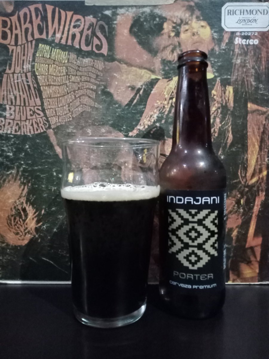 FCervisia's tweet photo. Más del #CebadaYVinyl Blues con la deliciosa Porter de @CervezaIndajani y sus chocolatosos 5.5%. John Mayall y su Bare Wires 1968.

#frigus #cerveza #beer #craftbeer #beerme #BrothelHB #vinylcollection #vinylrecords @CebadaMalteada #drinkbeer #beertime #beerlover #blues #birra https://t.co/2zlaQUR1HR