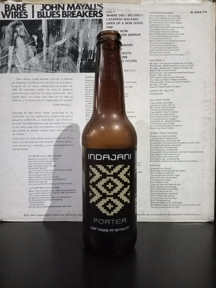 FCervisia's tweet photo. Más del #CebadaYVinyl Blues con la deliciosa Porter de @CervezaIndajani y sus chocolatosos 5.5%. John Mayall y su Bare Wires 1968.

#frigus #cerveza #beer #craftbeer #beerme #BrothelHB #vinylcollection #vinylrecords @CebadaMalteada #drinkbeer #beertime #beerlover #blues #birra https://t.co/2zlaQUR1HR