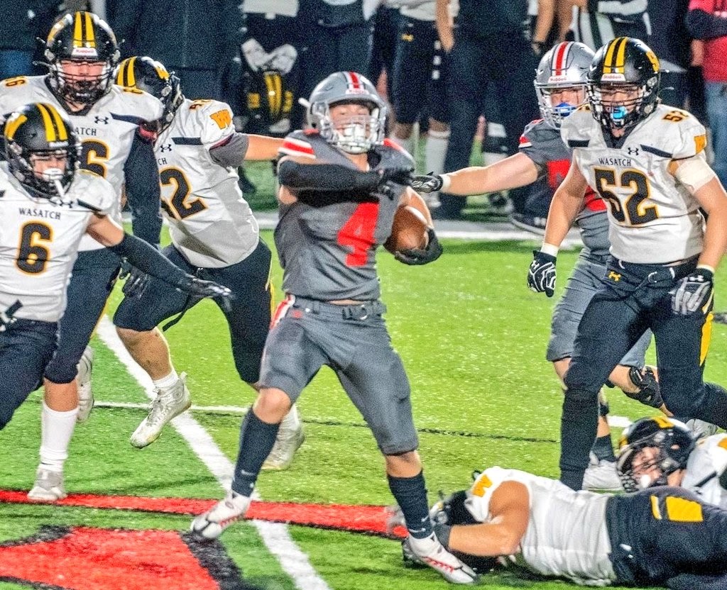 SFHSFootball's tweet photo. This dude is a next level RB. 

STRONG. QUICK. FAST. COMPETITIVE 100% EVERY PLAY! 

Oh, and a 4.0 GPA since 7th grade. 

@JBuckie29 https://t.co/Eq1HLOuCuc