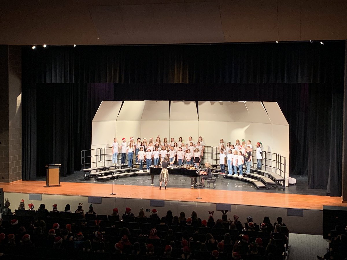CeliaHays's tweet photo. Our Hays choir sounded wonderful this evening performing on the big stage with Williams Middle School choir. 🎶 https://t.co/kjVzufVqvN