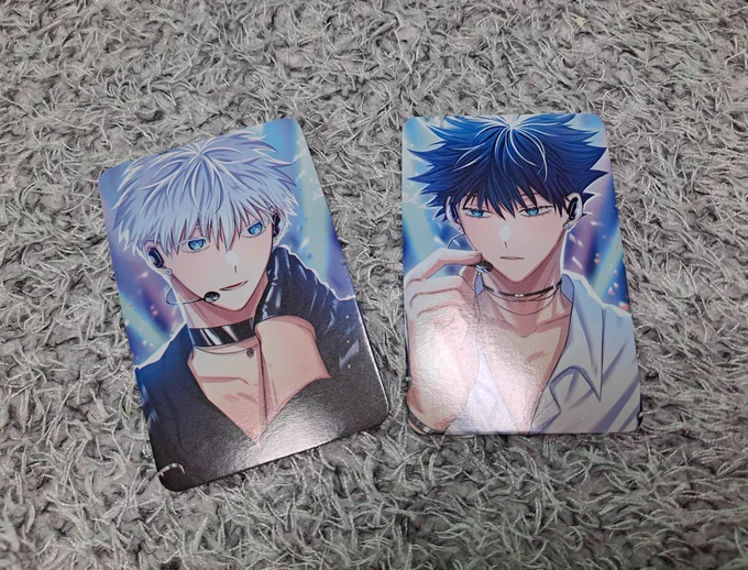 포카 색감 넘 잘 뽑혔어요다른 포카보다 두께가 얇지만 여러 업체 중에 요기가 젤 예뻐서 여기로 결정! 근데 무광포카는 다른 업체라서 좀 두꺼워요그리고 키링도 잘 나온듯 크기는 조금더 키울예정입니다 