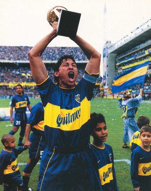 marto_m3's tweet photo. Hoy hace 22 años (03/12/2000), Boca Jugaba su 1er partido oficial luego de ganar la #Intercontinental2000 al #RealMadrid. Fue victoria 1-0 (85´Palermo) vs #SanLorenzo en la #Bombonera por la fecha 17 del #Apertura2000 (que tambien ganaria). 
🎥VIDEO= https://t.co/CUry6EIMQv https://t.co/lNF0MhuK6s