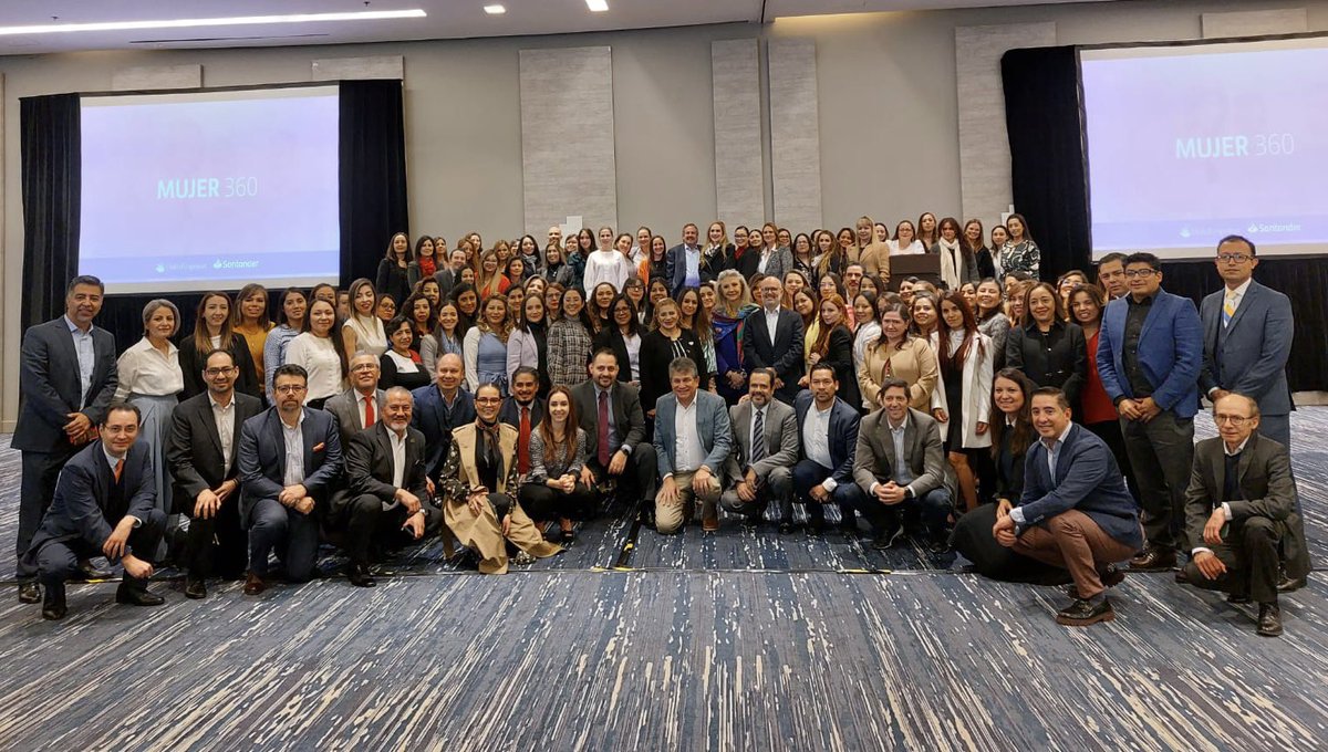 ginadiezbarroso's tweet photo. Un verdadero privilegio estar el la graduación de este grupo de #Mujer360 gran iniciativa de @SantanderMx para darles las herramientas necesarias a las mujeres para lograr sus metas profesionales. Agradezco la alianza entre @SantanderMx y @DaliaEmpower https://t.co/DZkKUjapdc