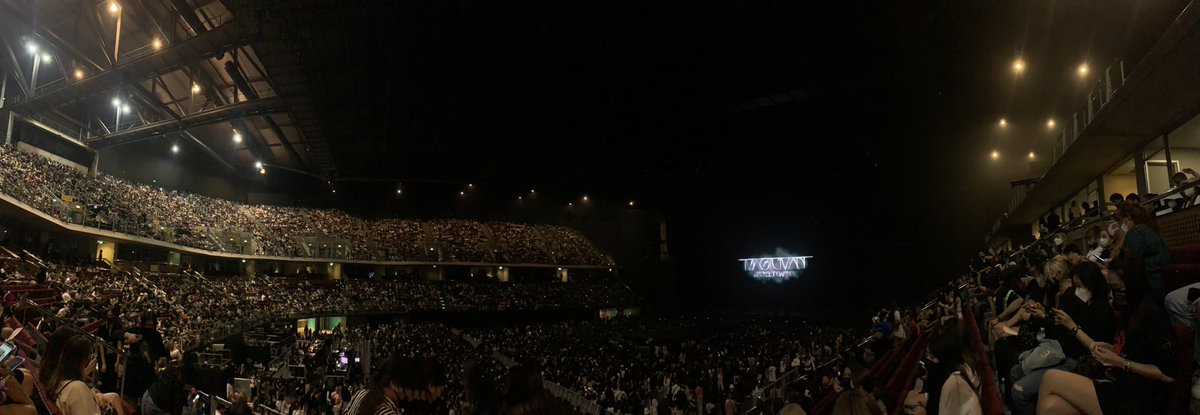 JaAeyJaJi's tweet photo. จะรอวันที่พี่กลับมาไทยอีกครั้งขอบคุณที่มาสร้างความสุข ความสนุกสนานให้กับคนไทยไม่รู้ลืม กับ Worldtour ครั้งแรกที่ไทย พี่เก่งมากๆนะกว่าจะมาถึงจุดนี้มันไม่ง่ายการเดินทางออกจากไทยในครั้งนี้ขอให้พี่จดจำแต่สิ่งดีๆกลับไปนะ❤️
#ThailandloveuJackson
#JacksonwangWorldTourinBKK. #Jacksonwang https://t.co/iUTzAGdsAj