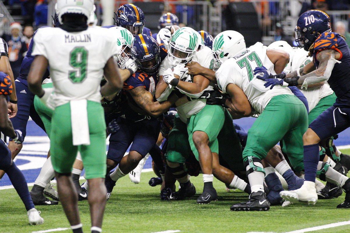 UTSA's tweet photo. BACK-TO-BACK CHAMPS! 🏆🏆

Final: UTSA 48, North Texas 27

#UTSA #BirdsUp #LetsGo210 @UTSAFTBL https://t.co/cReleo91mY