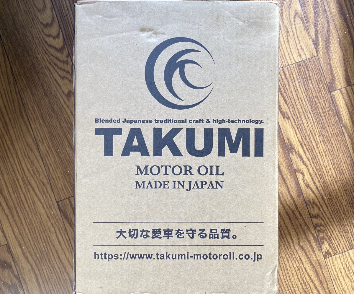 puuzu2936's tweet photo. この度TAKUMIモーターオイルさんのアンバサダー企画にご招待いただきました⤴︎⤴︎😊✨

legends legacy
5w-40
到着しましたのでご紹介です♪
みなさん知ってるやつw
スーパーGT
GT300 audi teamhitotsuwama
にもサプライ✨✨

#TAKUMIモーターオイル
#legendslegacy
#頭文字D https://t.co/2LVGVpNsJb