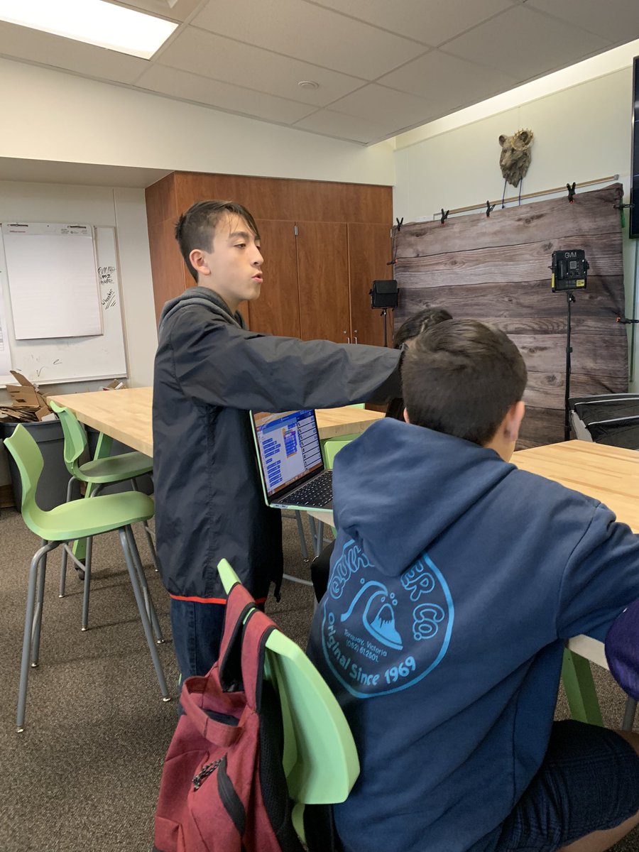 jenlsanders's tweet photo. Another Community Project in action! Xavier shared his knowledge and expertise about robotics with our 6th graders! Great job Xavier! #ibmyp #ibcommunityproject #greatertogether @SCIABEARS @IBinBSD https://t.co/YyDxYxI6L7