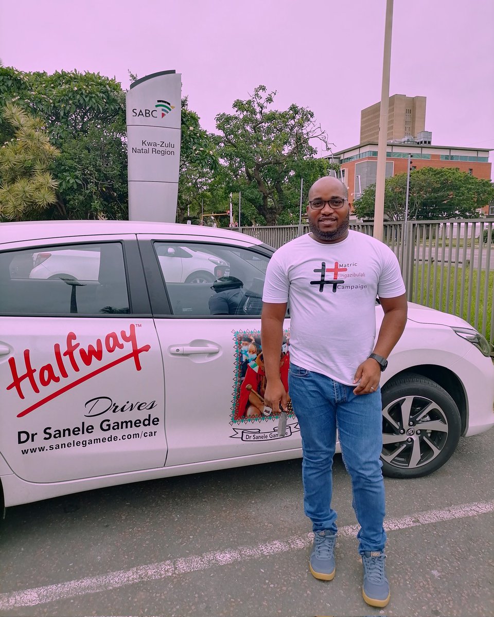 gamede_sanele's tweet photo. @Halfway_Scottb and I live on @ukhozi_fm today!!!

Where would you be listening?

Have you seen this Christmas gift on the link below 👇👇👇

https://t.co/byQlA6yczr
.
.
.
#radiopersonality #onair #ukhozifm #liveonair #MatricUngazibulali #ItsPossibleBecauseItsDoable https://t.co/zEGMiLc94D