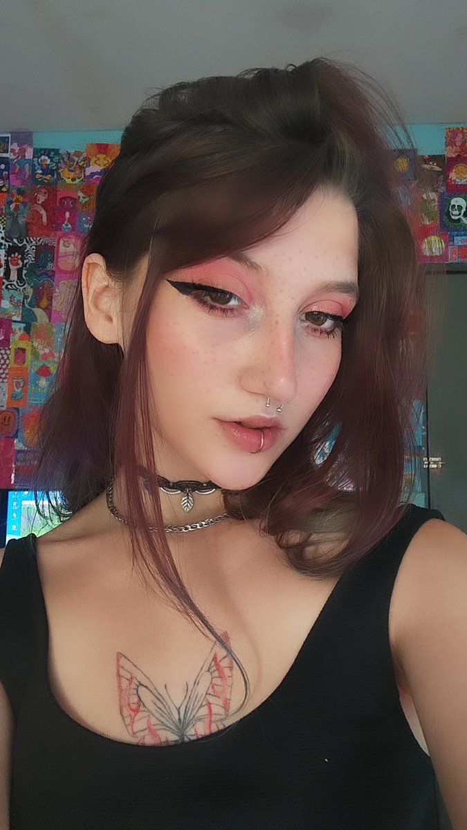 QueiroloMayte's tweet photo. Hola, me presento. Soy mayte hija de @el_herrante , una feminista con una cuenta de 172.1 k en tik tok. 
Mi lado educado. No está presente en Twitter , si quieren conocer mis opiniones con seriedad. esta cuenta en está red social no es el lugar indicado. Acá soy may, bienvenidos https://t.co/7FN579kbah