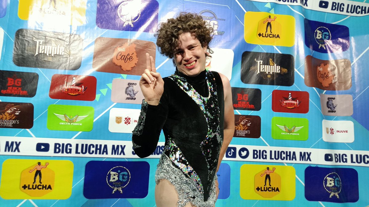 mas_lucha's tweet photo. #EngGame | En la lucha por el orgullo, Máximo vino a exigirle al “máximo" a Carito en un mano a mano intenso que dejó ver la calidad de “La Fresa Salvaje" quién cayó derrotado por Carito, el futuro de la lucha libre exótica en Big Lucha. https://t.co/6MIeOsGCOj