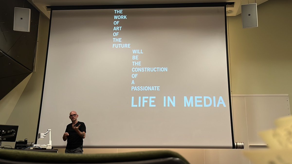 ziyingm314's tweet photo. Last day of #CSAA keynote speaker @markdeuze on media love, the feeling of media, relationship with body, and the need for emotional literacy https://t.co/vmBP55SIuk