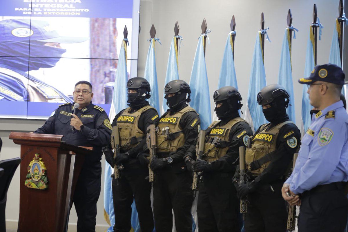 FranciaGuardio1's tweet photo. La Secretaría de Seguridad informó que en ocho días lograron la  detención de 102 miembros pertenecientes a maras y pandillas.
#Seguridad #Honduras #Maras #PeriodismoUNAH https://t.co/BwFjokT7zZ