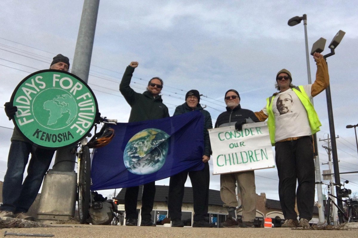 AngelicRadical's tweet photo. Friday #ClimateFastPray 198. It was great being out today with my siblings from Grace Lutheran Church! https://t.co/7ooyhAGE38