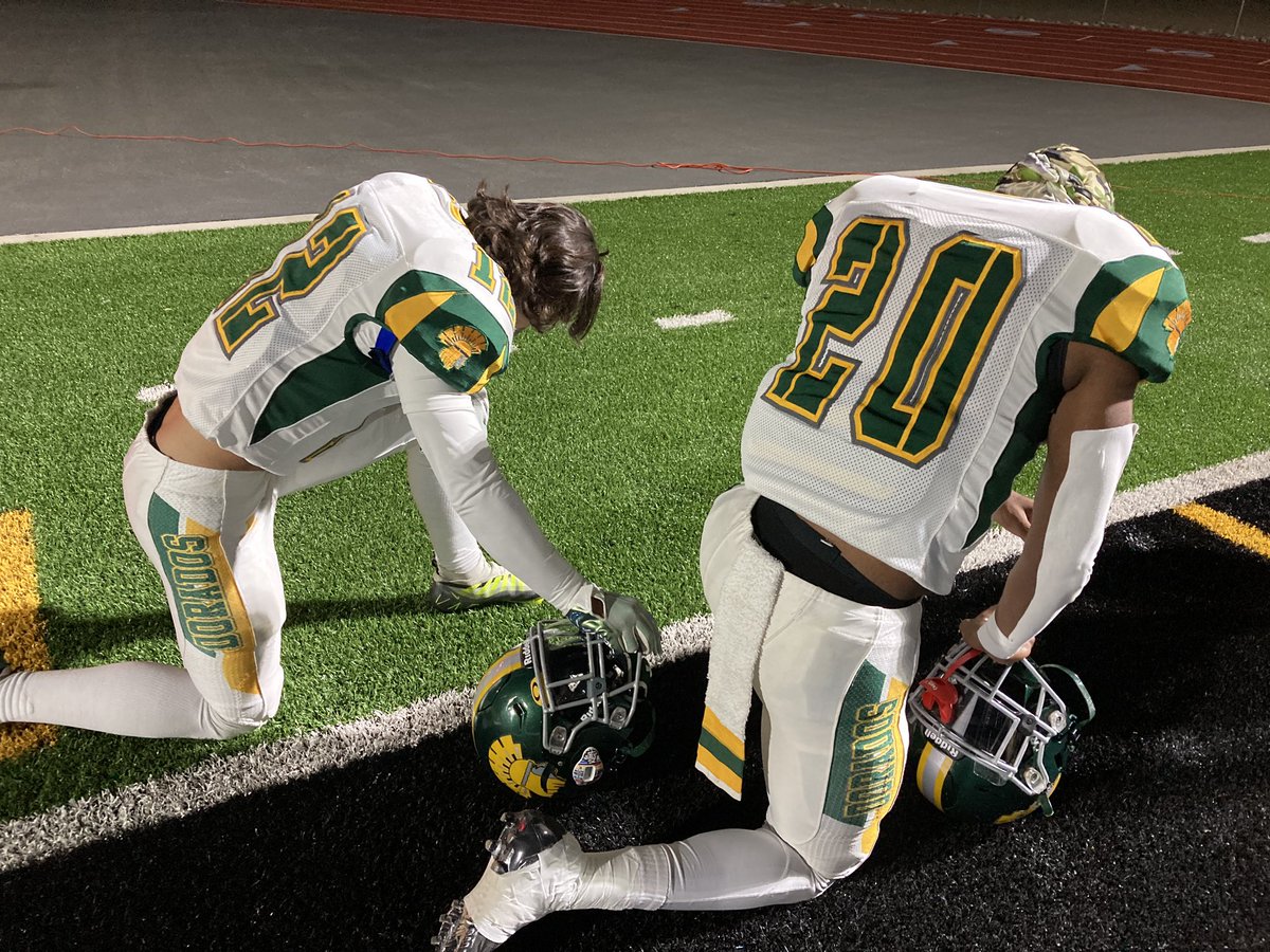 #AZHSFB 4A Semifinal: #SnowflakeLobos 16, #CDODorados 13, FINAL/OT.

#CanyondelOro’s season comes to an end at 10-3.