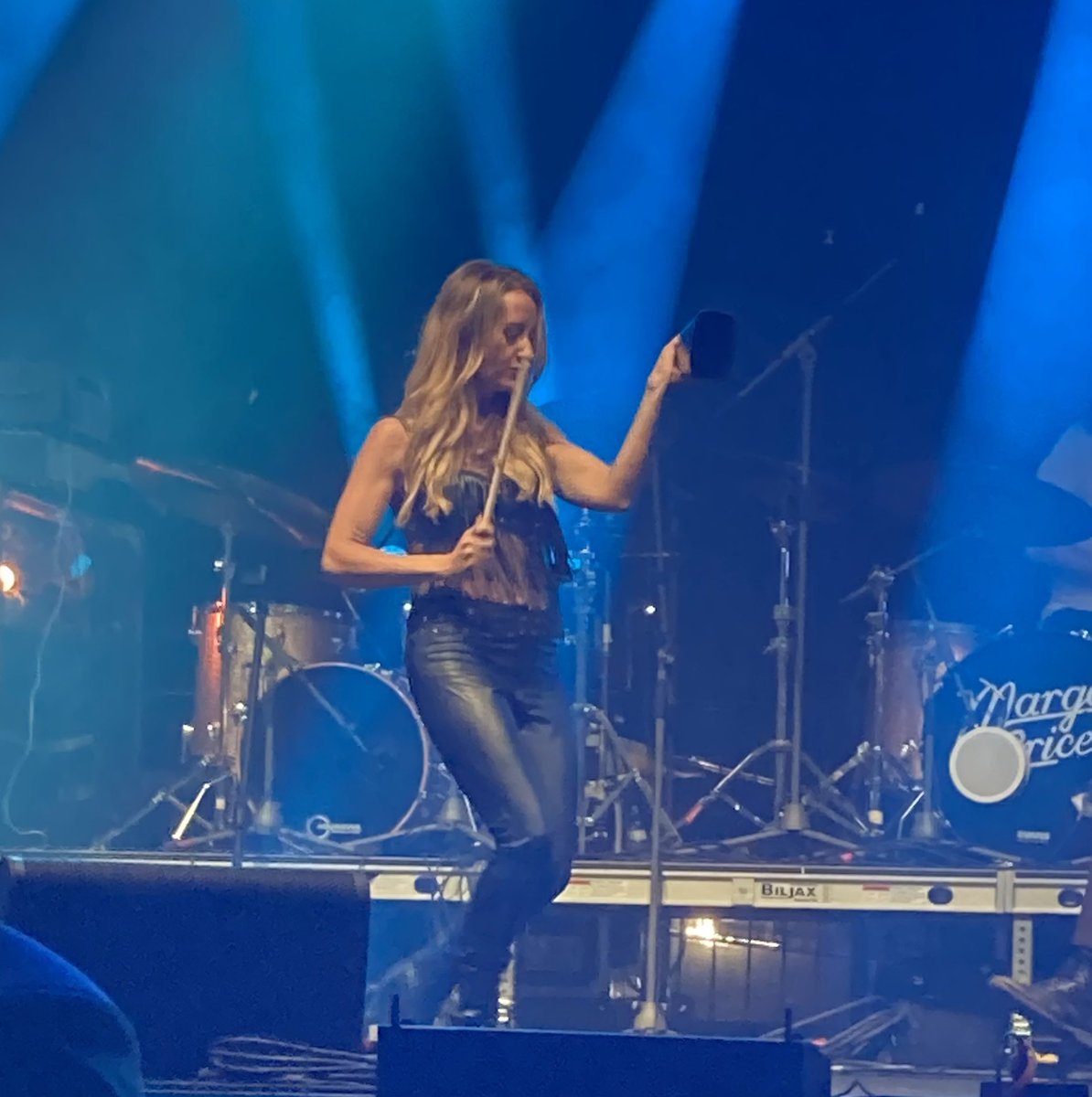 PodcastRecords's tweet image. @MissMargoPrice is a bad ass. She said, “Country Music won’t play my ass so we’ll just play like Tom Petty &amp;amp; The Heartbreakers.” And then proceeded to melt our faces off.

And played drums on two songs including “Pump It Up” (Elvis Costello).

Margo Price - She is the Queen.