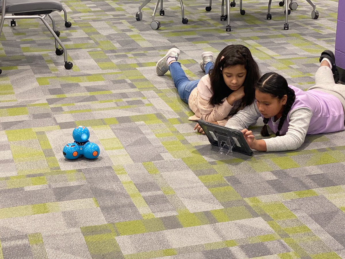 RobyCardinal's tweet photo. Thank you @GIPSFoundation for giving our kids the experience with our Dash bots! @JeffersonGIPS @NTVsSteveWhite @hthornton1973 #whyIGive https://t.co/zlMaxOso8e