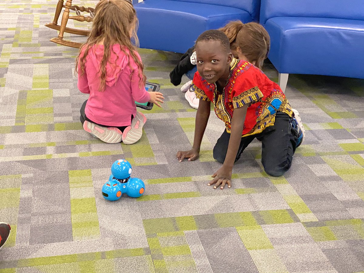RobyCardinal's tweet photo. Thank you @GIPSFoundation for giving our kids the experience with our Dash bots! @JeffersonGIPS @NTVsSteveWhite @hthornton1973 #whyIGive https://t.co/zlMaxOso8e