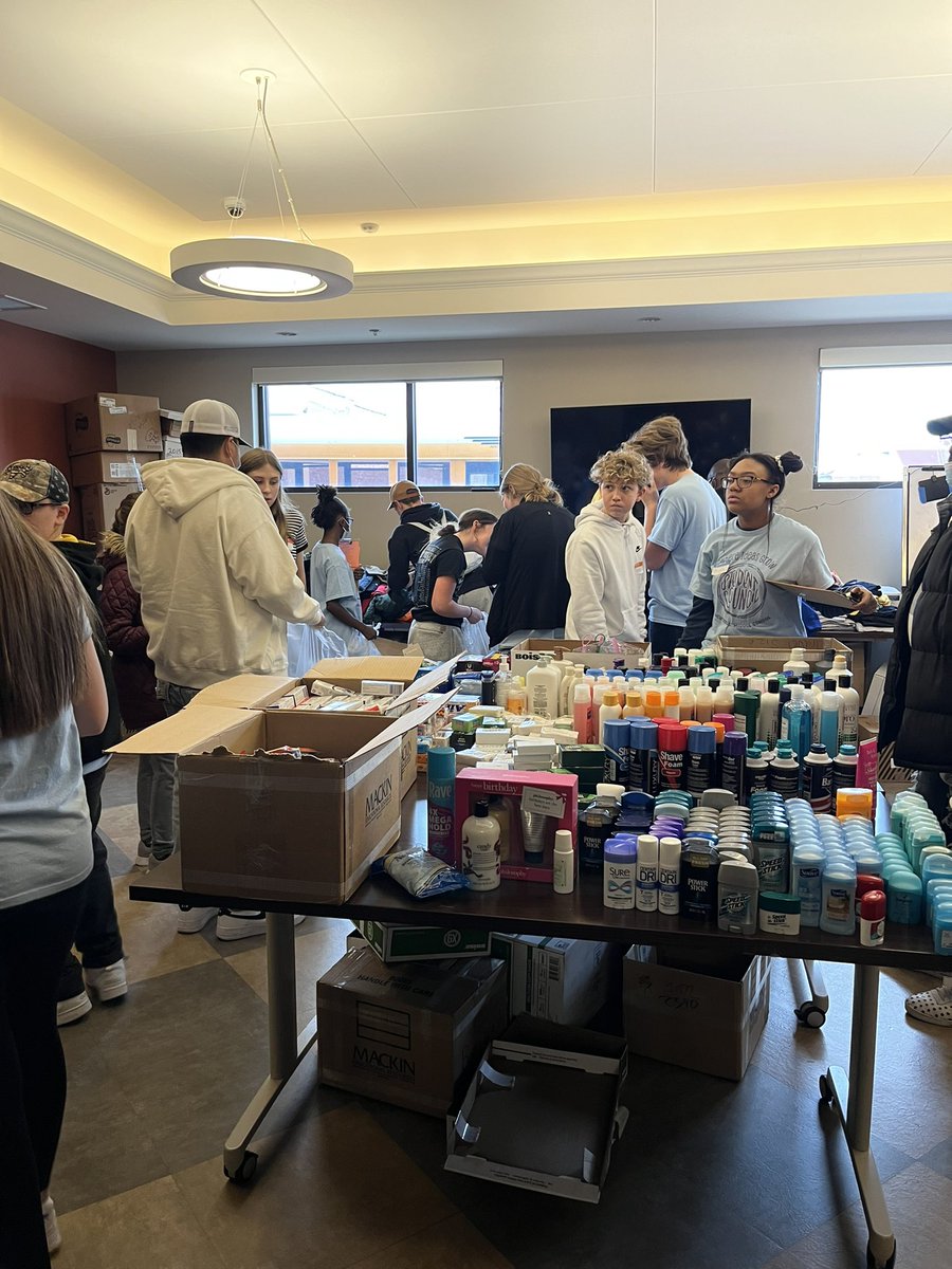 WMSIndians's tweet photo. Stuco organized a clothing and personal care item donation drive for the Salvation Army. WMS collected over 3200 pounds￼ in donations for the homeless. Our school community really made a difference today! Check out the news story on Channel 4 next Wednesday at 6pm! https://t.co/lqnjkYfjii