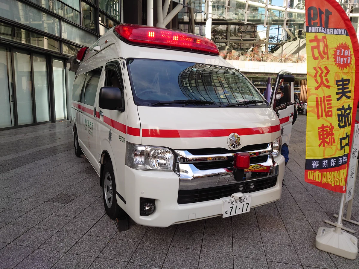救急車のサイレンを鳴らすボタンは、「ウー」ボタンって言うらしいｗ