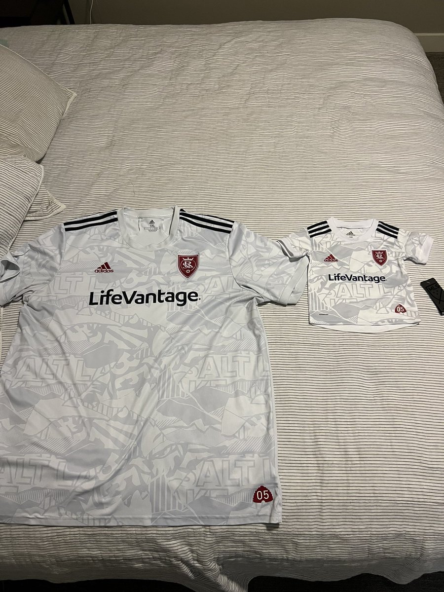 Carlotzee's tweet image. My baby girl can’t get here soon enough. @reaIsaItlake #febbaby #RSLTILLIDIE